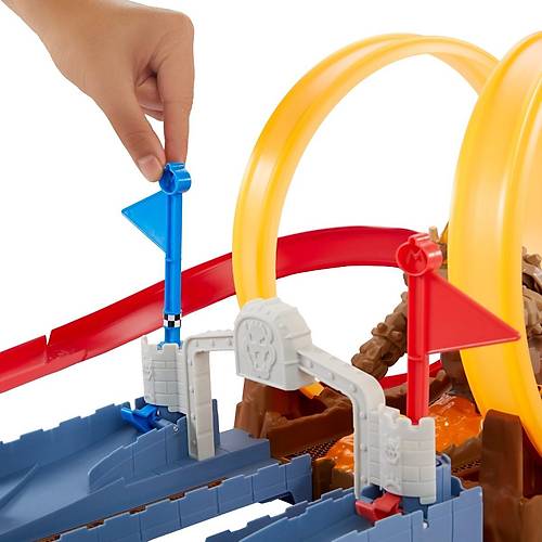 Hot Wheels Mario Kart Bowser'n Kalesinde Kaos Oyun Seti