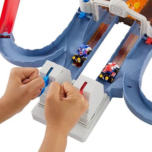 Hot Wheels Mario Kart Bowser'n Kalesinde Kaos Oyun Seti