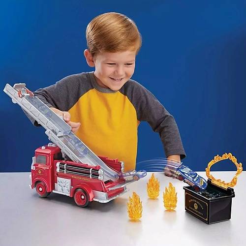 Cars Renk Deitiren Aralar tfaiye Maceras Fabulous Lightning McQueen