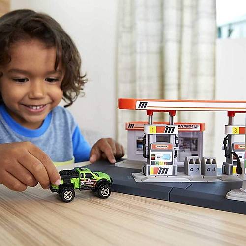 Matchbox Aksiyon Srcleri Oyun Seti Benzin stasyonu