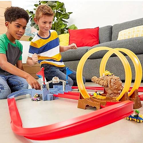 Hot Wheels Mario Kart Bowser'n Kalesinde Kaos Oyun Seti
