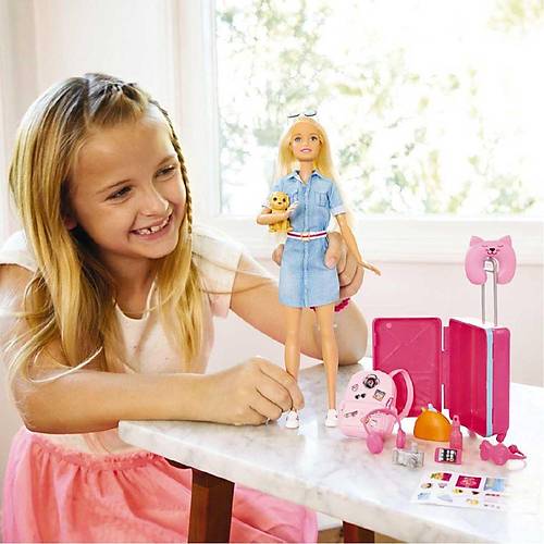 Barbie Seyahatte Bebei ve Aksesuarlar