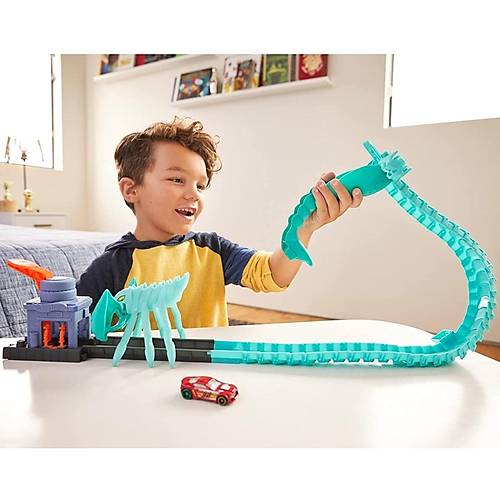 Hot Wheels ehirde Yaratk Maceras Akrep Saldrs