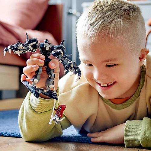 LEGO Marvel Venom Robot Zrh Miles Morales'e Kar 76276 | 6 Ya ve zeri Sper Kahraman Yedi ocuklar iin na Edilebilir Yaratc Oyuncak Yapm Seti (134 para)