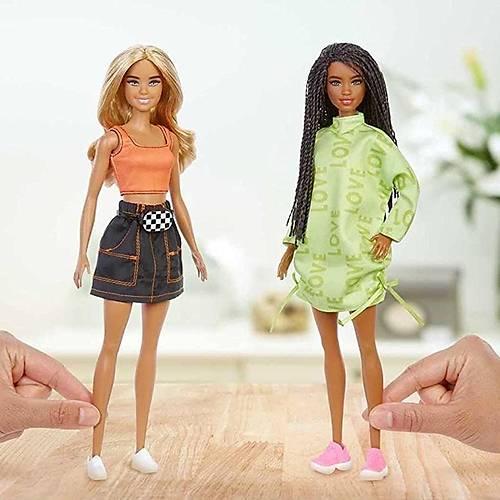 Barbie'nin Kyafet Koleksiyonu 2'li Paketler Yeil Sweatshirt ve Ekose Etek