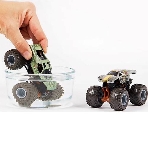 Monster Jam 1:64 Renk Deitiren Aralar Soldier Fortune vs Max-D