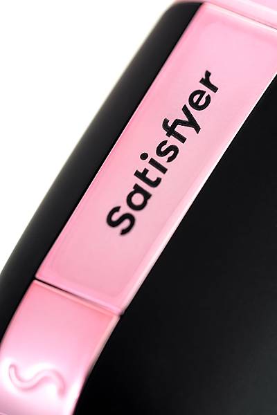 Satisfyer Love Triangle Vakum Dalgas� Klitoral Stim�lat�r, Silikon, Siyah, 8,8 cm