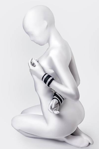 Anonymo kelep�eleri #0107, Polyester, g�m��, 23,5 cm