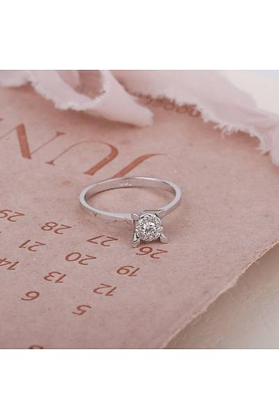 Kenar� Ta�l� Tekta� 0,14 Karat P�rlanta Alt�n Y�z�k