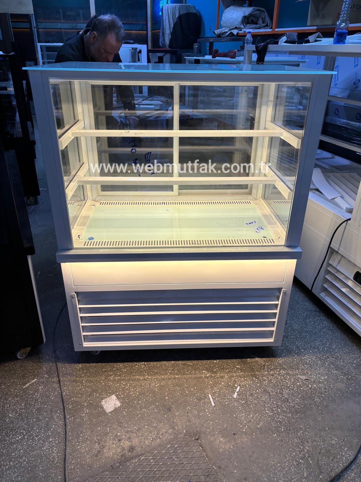 100 cm Soğutmalı Pasta Dolabı | Ekler & Tatlı Teşhir Vitrini Ledli