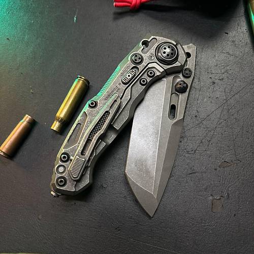 District 9 Catastrophe M390 Titanium � S�n�rlar�n D���nda Bir Tasar�m