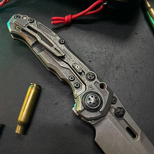 District 9 Catastrophe M390 Titanium � S�n�rlar�n D���nda Bir Tasar�m
