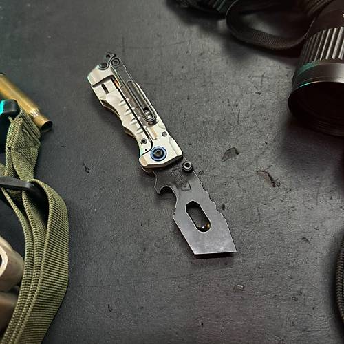 MoyeWorks Pry Bar Katlan�r EDC �ak� � M390 �elik & Titanyum Kabza
