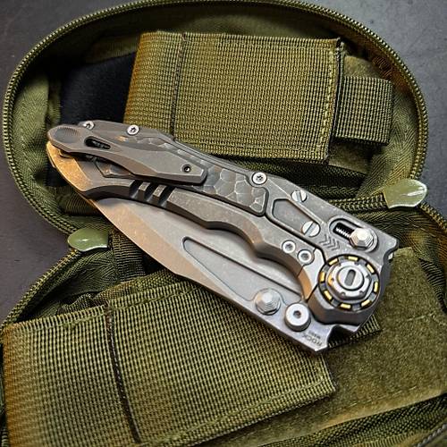 District 9 Rock Stonewash Finish � M390 & Titanium