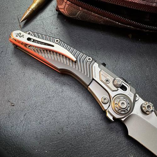District 9 Snake-2 Bead Blasted Finish � Titanyumun Mekanik Yorumu