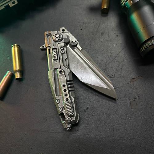 District 9 Marauder Titanium Folder � M390