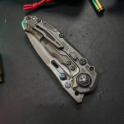 District 9 Catastrophe M390 Titanium � S�n�rlar�n D���nda Bir Tasar�m