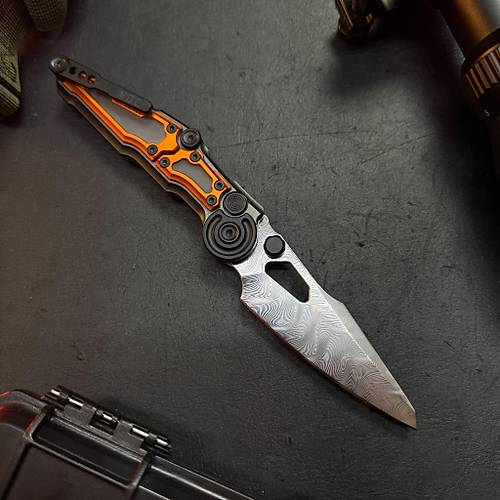 NOC Knives MA01 Damascus � Damascus ve Turuncunun S�ra D��� Birle�imi