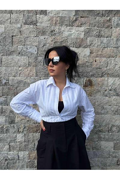 Ta Bask Beyaz Crop Gmlek