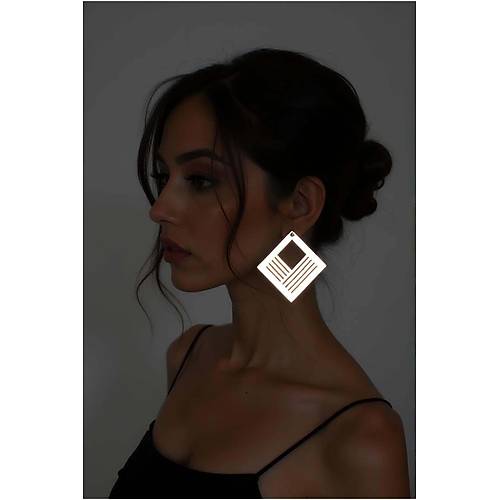 Beyaz Reflektrl Geometrik Kare Kpe, k Lazer Kesim Kpe - APBJ010