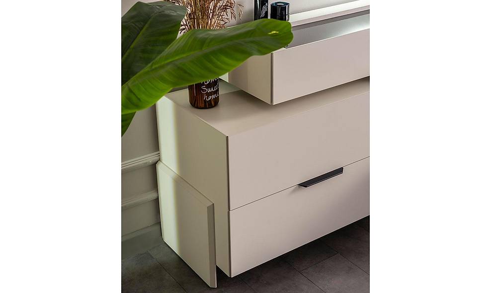 Rigel Bedroom - 6 Door