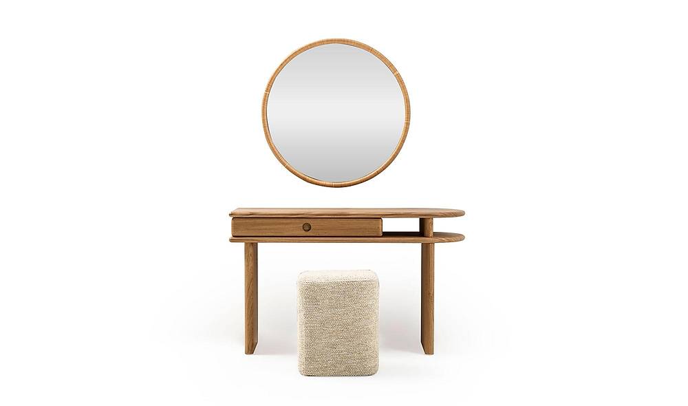 Handy Make-Up Table