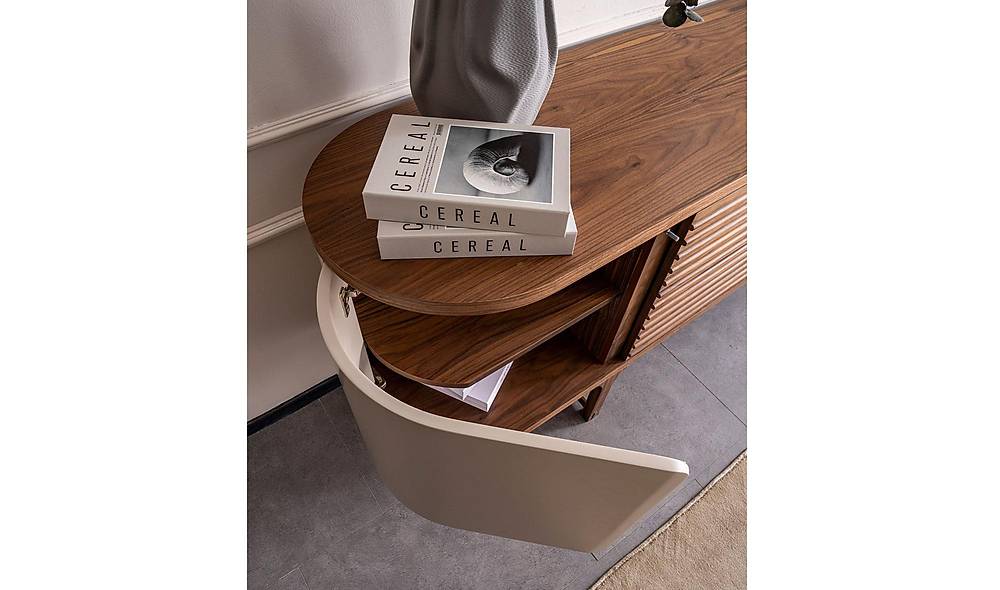 Cordelia Console