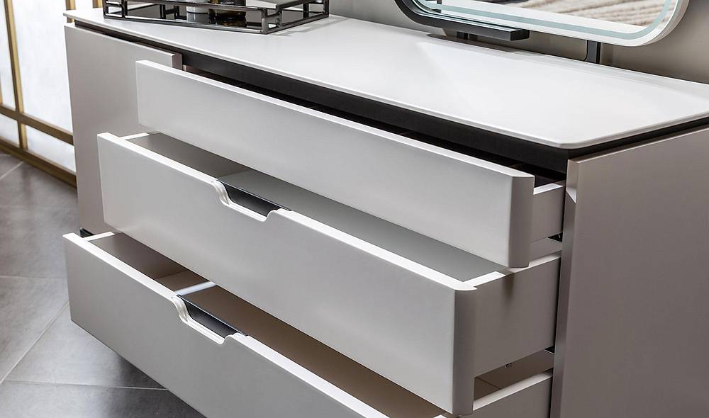 Collect Dresser