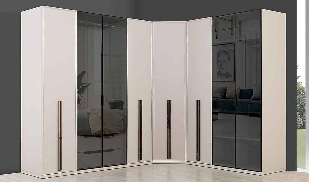 Sarma��k Corner Wardrobe