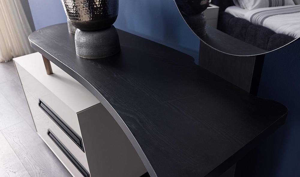Pietra Dresser