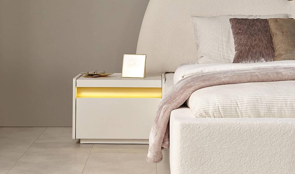 Hennes Bedroom - 6 Door
