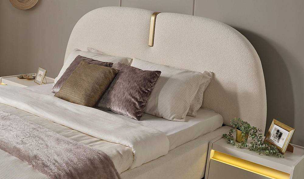 Hennes Bedroom - 6 Door