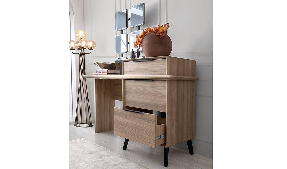 Becca Dresser