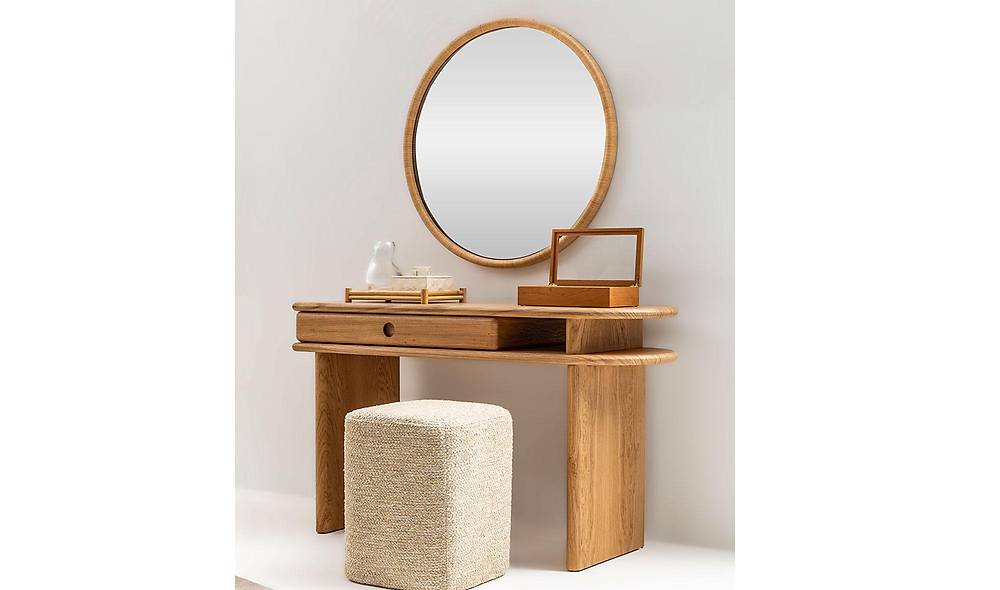 Handy Make-Up Table