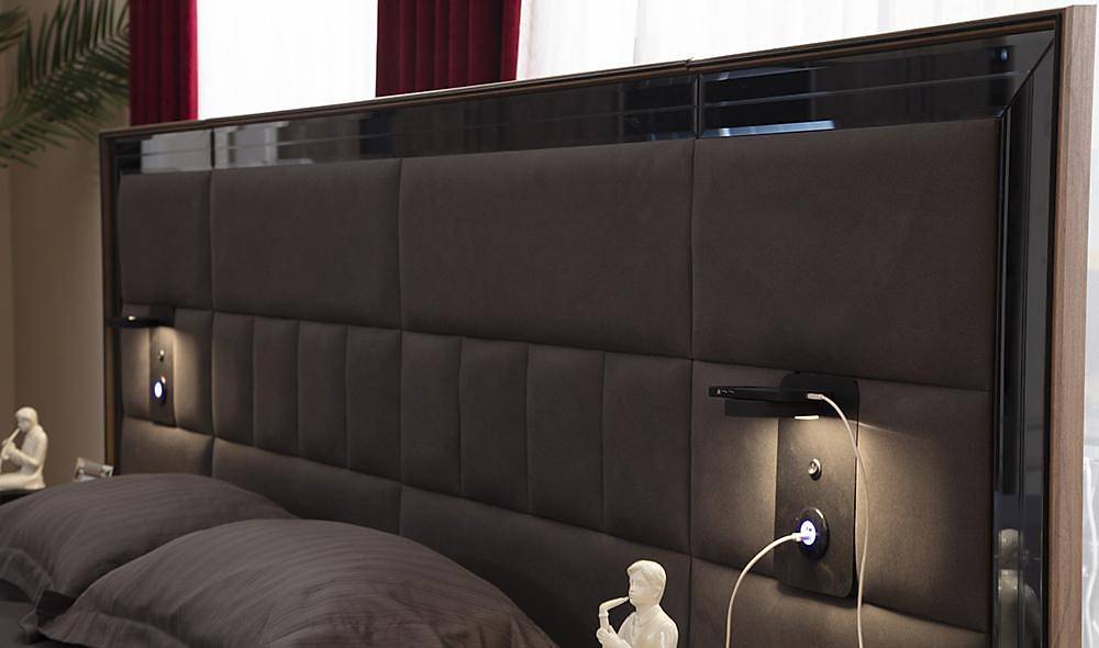 Zeren Bedroom - Walnut