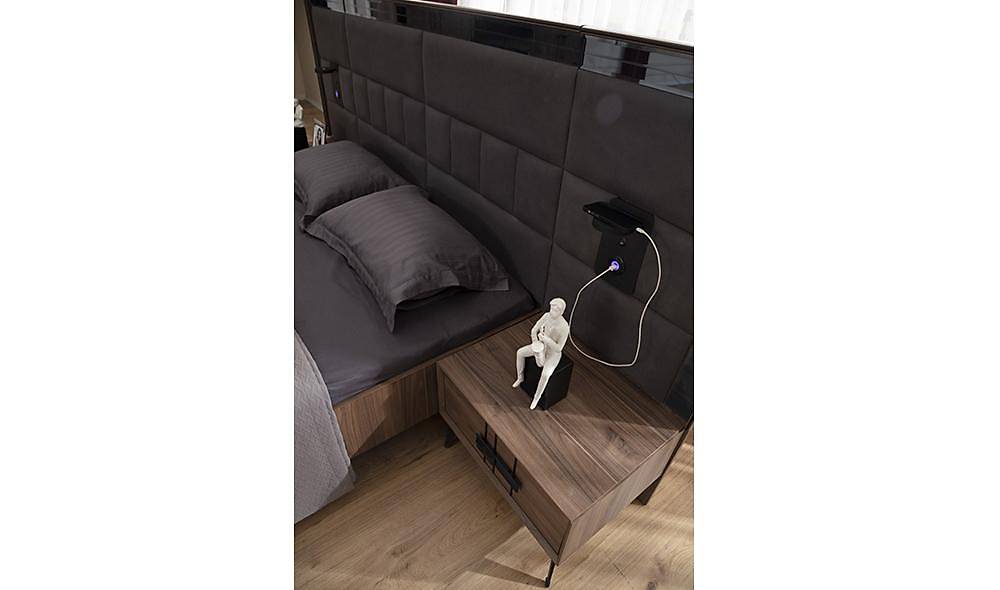 Zeren Bedroom - Walnut