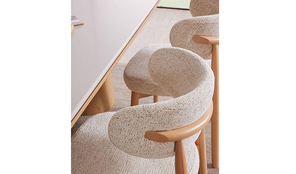 Evidence Dining Table Set