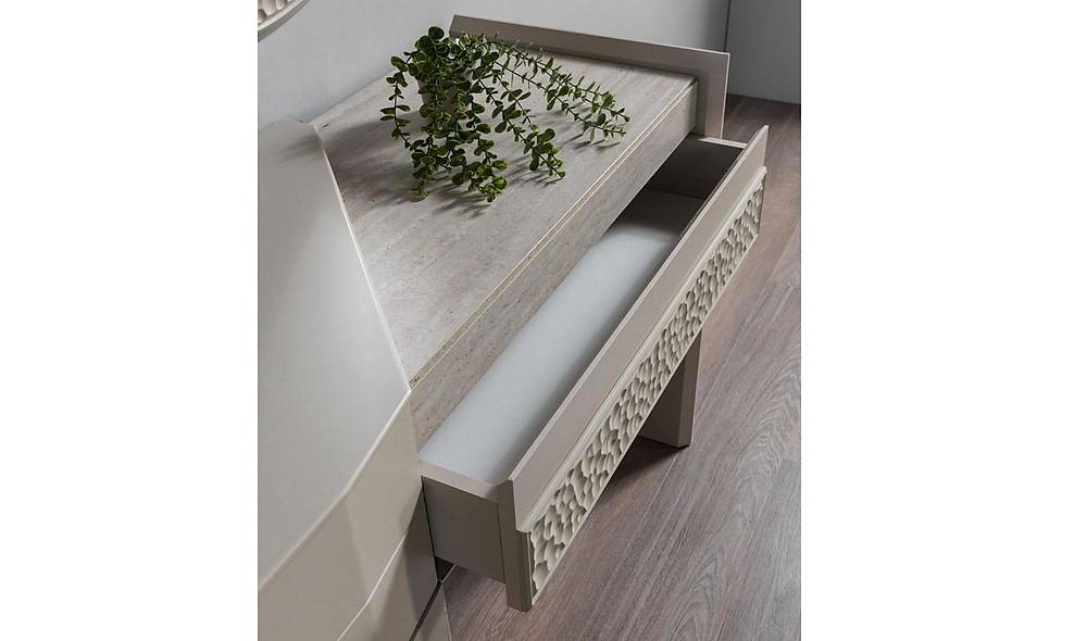 Hari Dresser