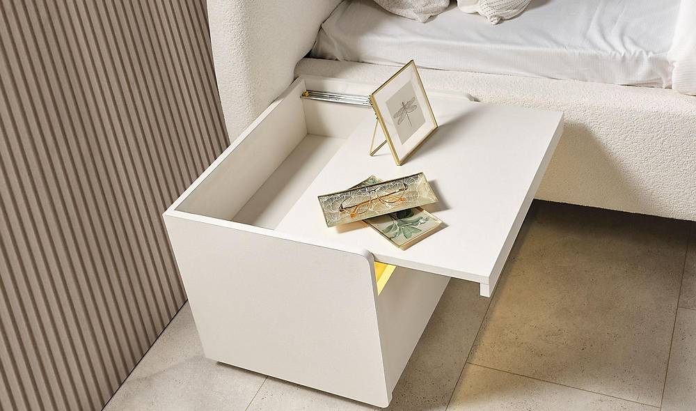 Hennes Bedstead and Headboard