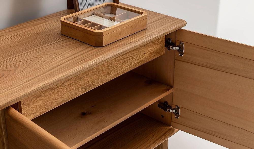 Handy Dresser