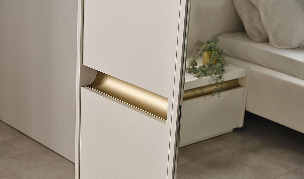 Hennes 6 Door Wardrobe - Mirrored