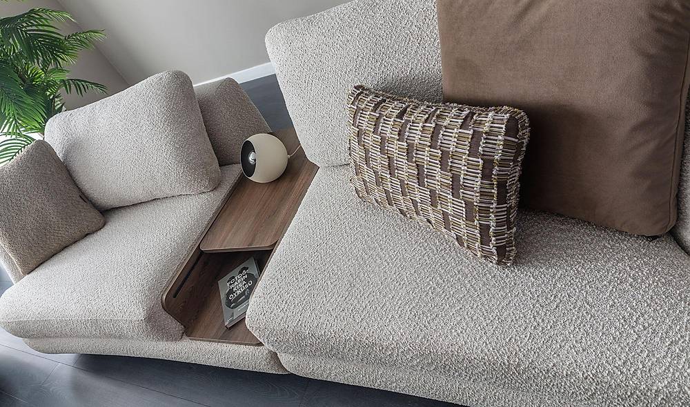 Tevalli Sofa - With Table