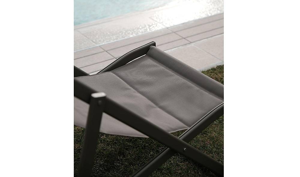 Lines Sunbed