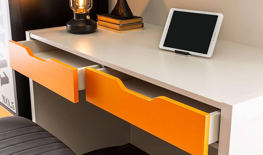 Zelis Study Desk