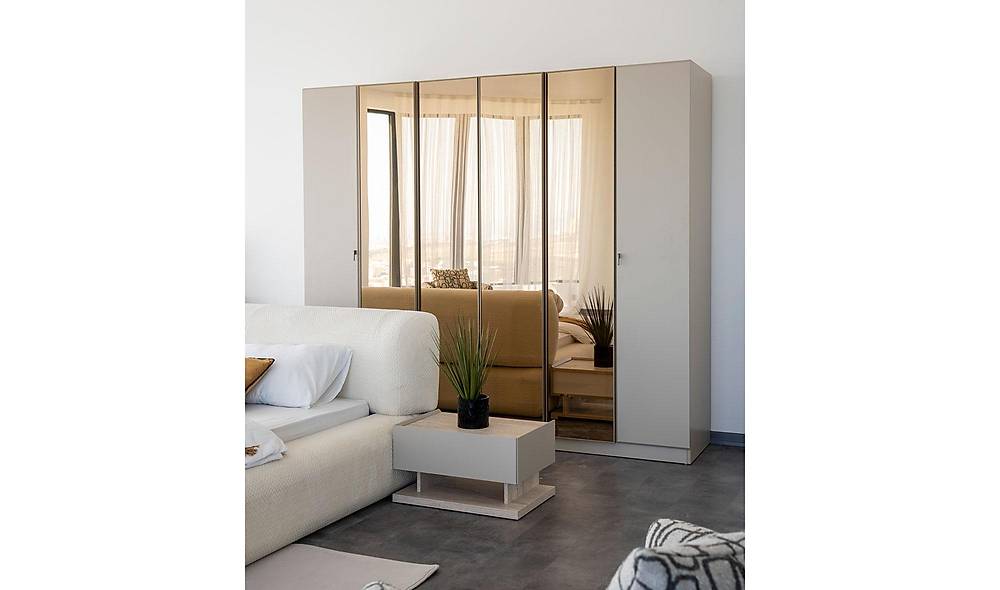 Levante Base Bedroom