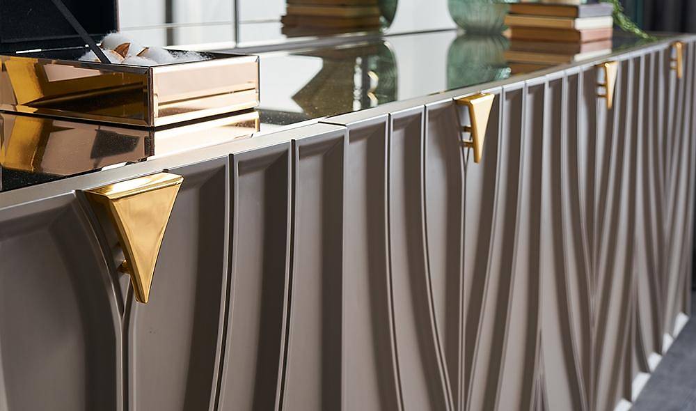 Hilton Console