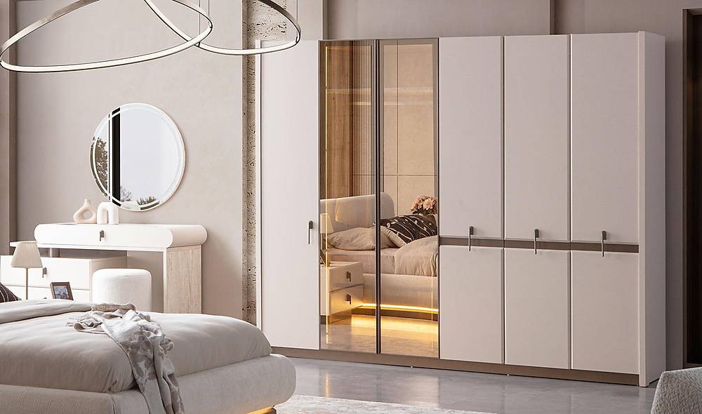 Lacy Base Bedroom