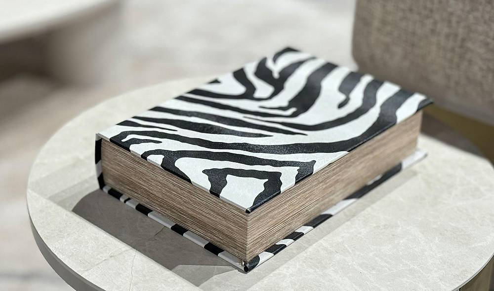 Black Wave Book Box - 1 Piece