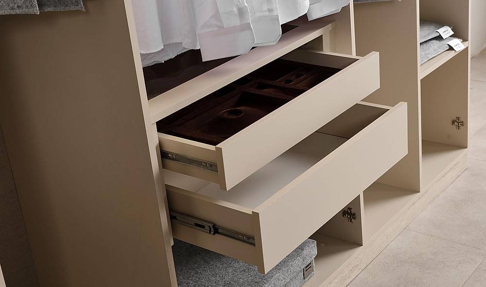 Oliver 6 Door Wardrobe - Glass Lid