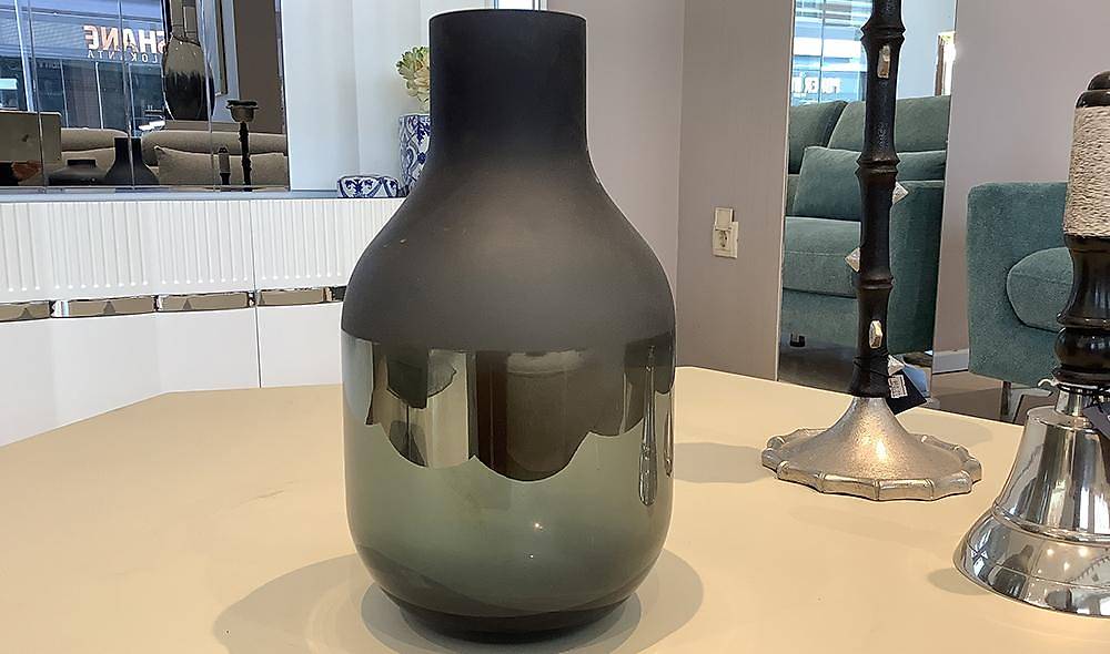 Black Vase - 20452